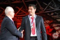 Анзор Кавазашвили вручает Джанаеву медаль